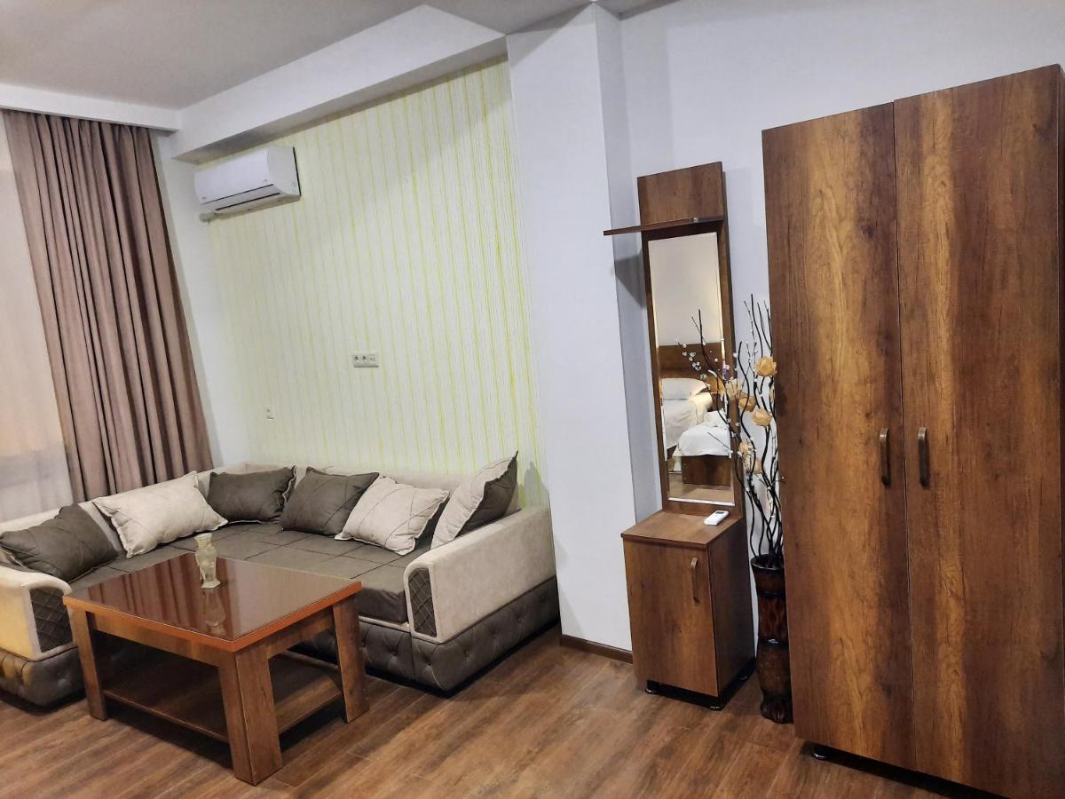 Hotel Goldenera Kutaisi Exterior photo